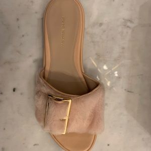 Stuart Weitzman “FuzzyWuzz” blush shearling sandals, New in Box, Size 8.5